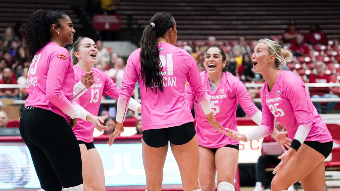 Arkansas defeats Oklahoma as Lakin Laurendine posts 17 kills