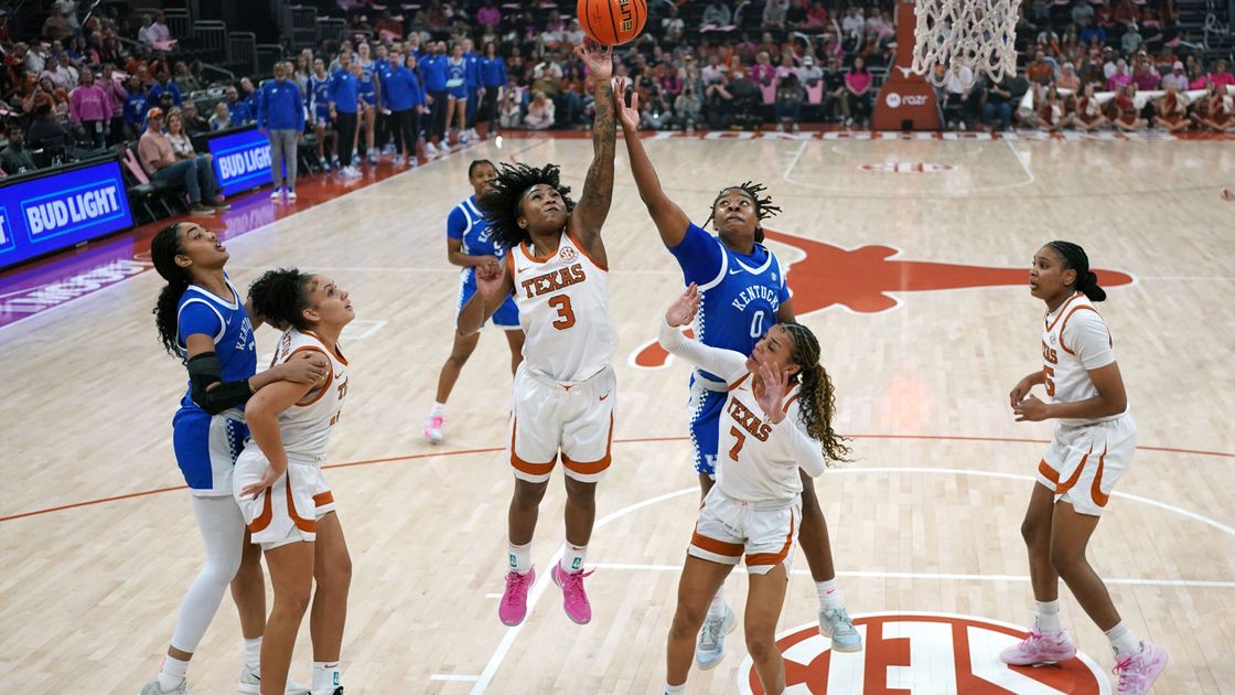 No. 4 Texas separates late in matchup with No. 18 Kentucky ...